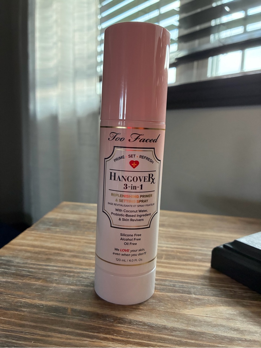 Too Faced Hangover 3-in-1 Setting Spray & Primer - Picture 2 of 4
